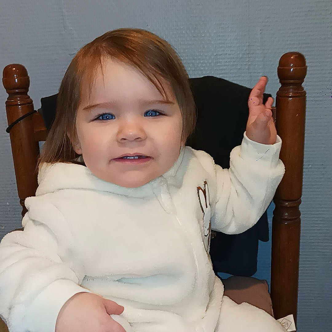 Layha participe au concours pour gagner de l'argent avec cette photo : baby, bodypart, chair, clothing, cushion, face, finger, furniture, hand, happy, head, homedecor, mouth, pants, person, photography, portrait, sitting, smile, teeth