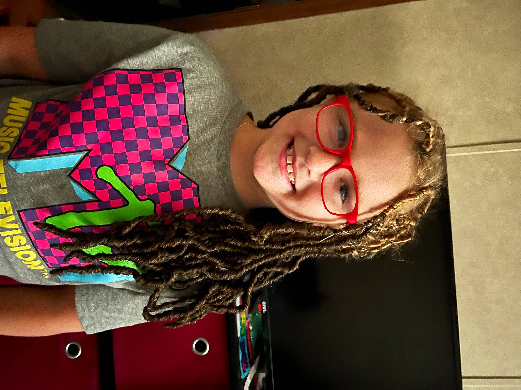 Adalynn is registered to the contest to win money with this photo: cool, elbow, eyewear, fashion_accessory, fashion_design, flesh, fun, glasses, happy, human_body, joy, neck, pattern, person, room, shoulder, sleeve, smile, vision_care, visual_arts