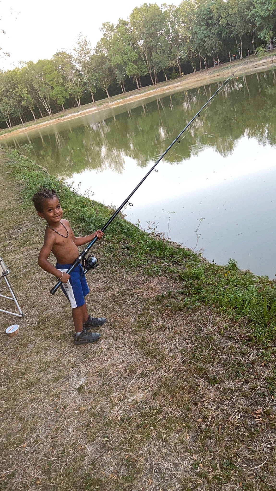 Keylan a rejoint le concours — aidez-le/la à gagner de superbes lots ! angling, casting_fishing, fisherman, fishing, fishing_reel, fishing_rod, fly_fishing, grass, jigging, joy, lacustrine_plain, lake, leisure, person, plant, recreation, recreational_fishing, rock_fishing, shorts, surf_fishing