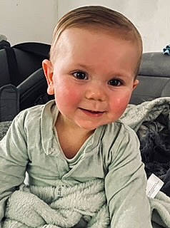 Clement a rejoint le concours — aidez-le/la à gagner de superbes lots ! arm, baby, baby_toddler_clothing, cheek, child, comfort, eye, eyebrow, face, facial_expression, flooring, hairstyle, happy, iris, joy, mouth, nose, person, sitting, sleeve