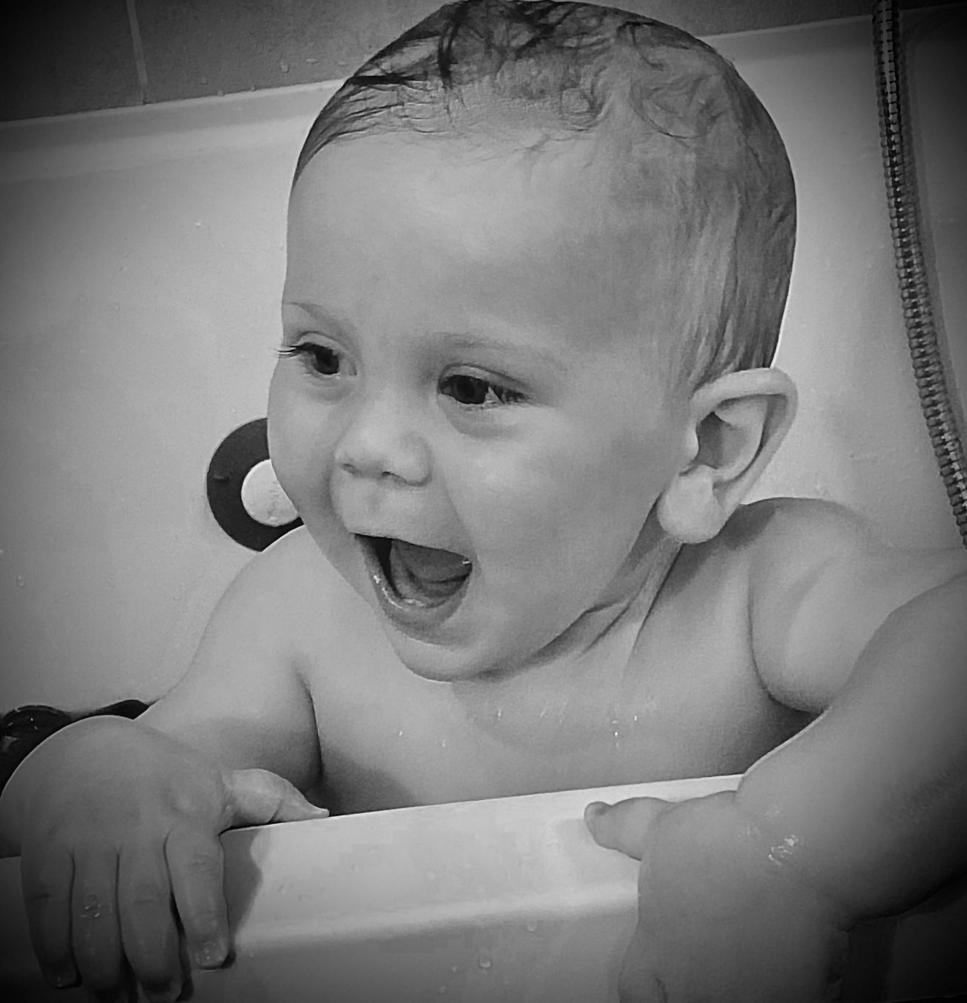 Clement a rejoint le concours — aidez-le/la à gagner de superbes lots ! baby, cheek, chin, ear, eye, eyebrow, eyelash, flash_photography, gesture, happy, iris, jaw, lip, mammal, mouth, muscle, neck, nose, person, skin