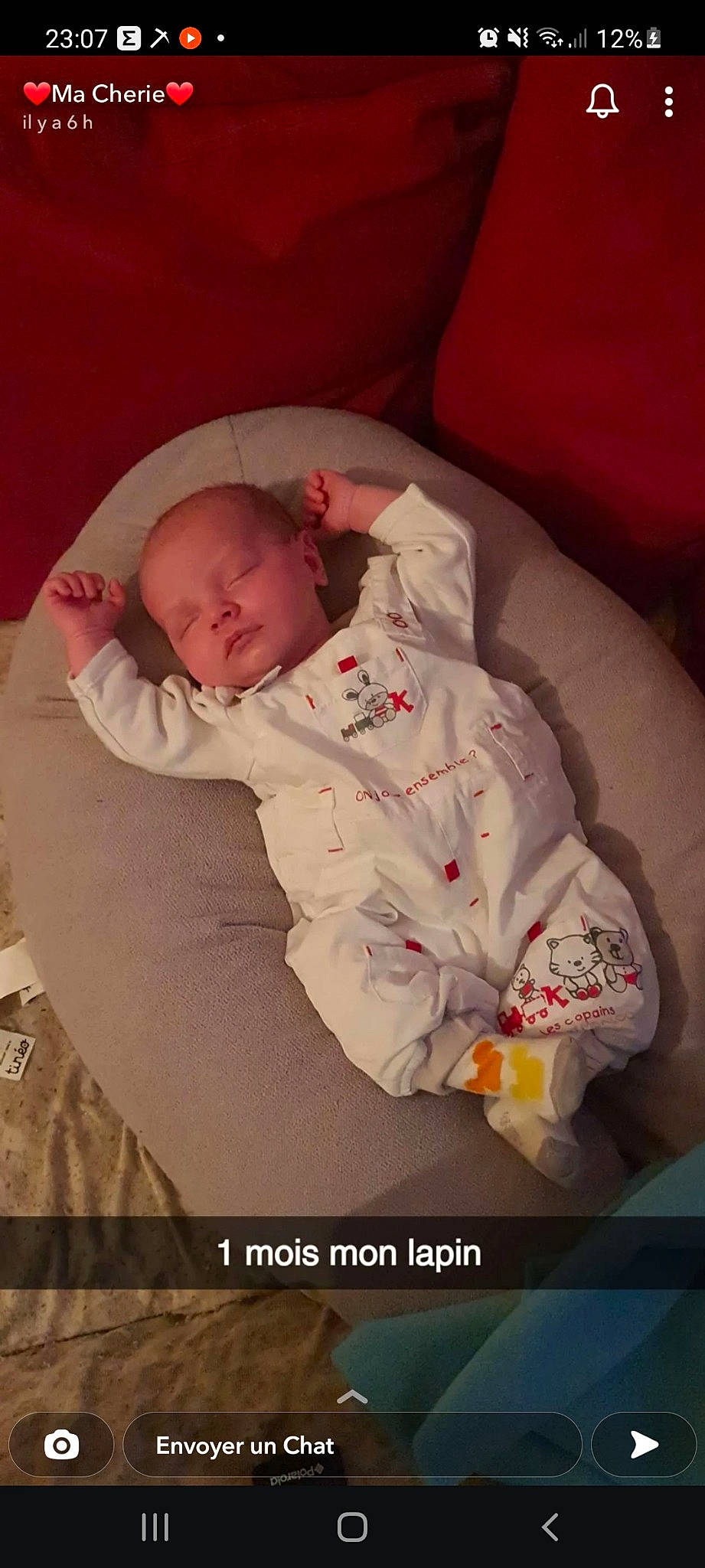 Aaron a rejoint le concours — aidez-le/la à gagner de superbes lots ! baby, baby_products, baby_safety, baby_sleeping, baby_toddler_clothing, bedtime, carmine, cheek, child, chin, comfort, linens, nap, person, room, sitting, sleep, sleeve, toddler