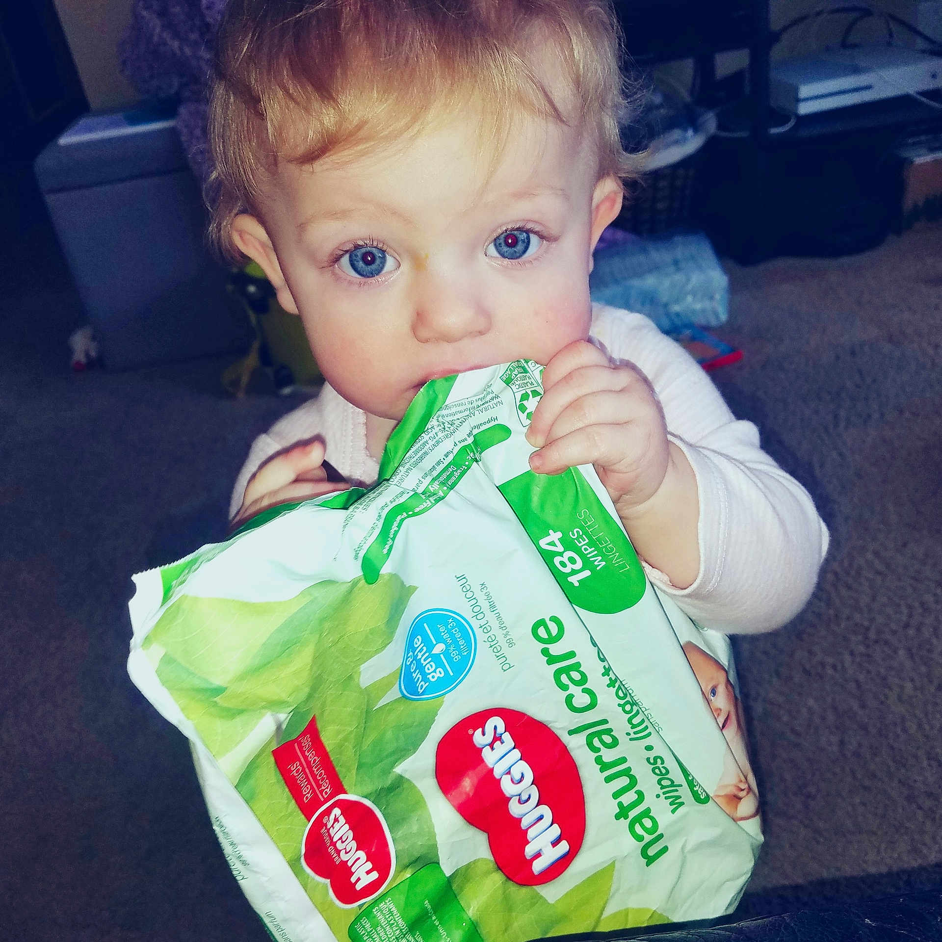 Lilian is registered to the contest to win money with this photo: baby, child, drink, eating, eye, food, green, juicebox, lunch, meal, person, plant, plastic_bag, play, smile, snack, toddler