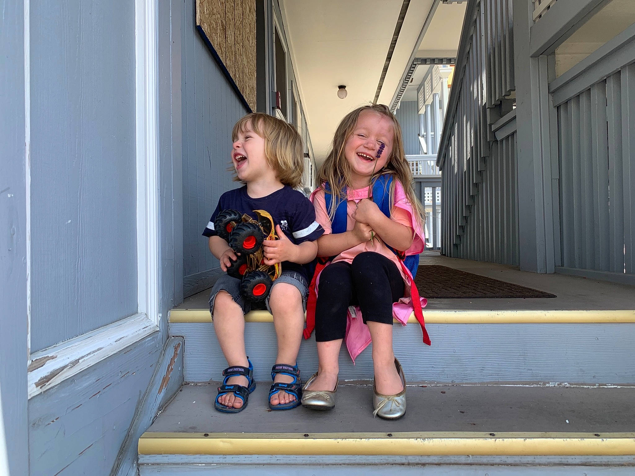 Lyra is registered to the contest to win money with this photo: child, electric_blue, event, fun, happy, human_leg, joy, leg, leisure, person, plant, sandal, shoe, shorts, smile, sneakers, standing, thigh, toddler, tree