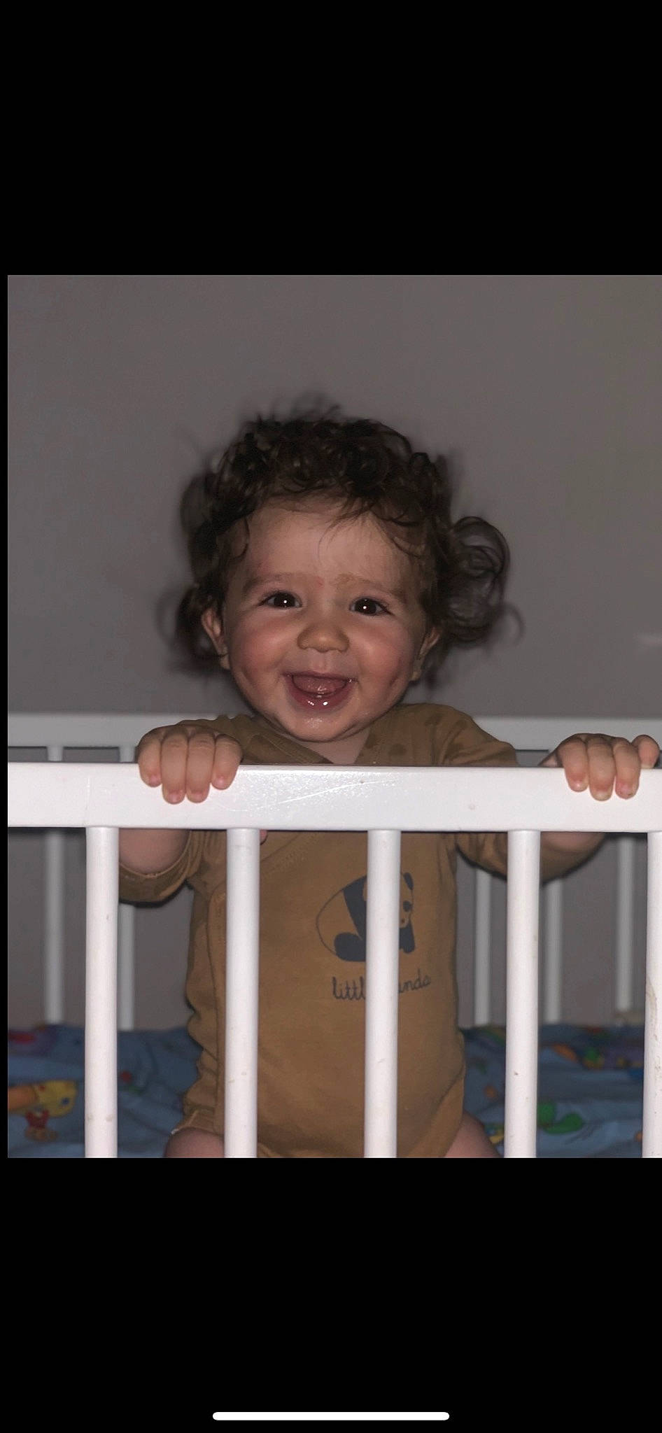 Saphir participe au concours pour gagner de l'argent avec cette photo : baby, baby_safety, baby_toddler_clothing, cheek, child, chin, cradle, eyebrow, fun, gesture, happy, iris, joy, nose, person, room, skin, sleeve, smile, t_shirt