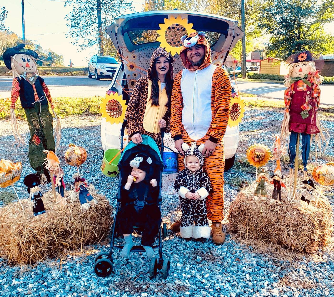 Abel is registered to the contest to win money with this photo: blue, community, daytime, event, fun, grass, happy, hat, headwear, joy, leaf, leisure, luggage_and_bags, orange, outerwear, people_in_nature, person, plant, public_space, pumpkin