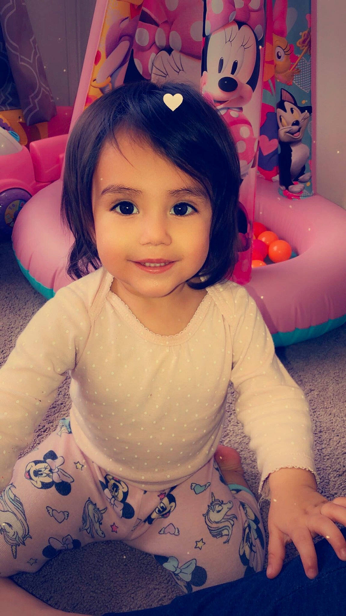 Carmen is registered to the contest to win money with this photo: arm, blue, cheek, eye, eyebrow, facial_expression, fashion, hair, hairstyle, head, human, human_body, joy, lip, mouth, organ, person, purple, skin, smile