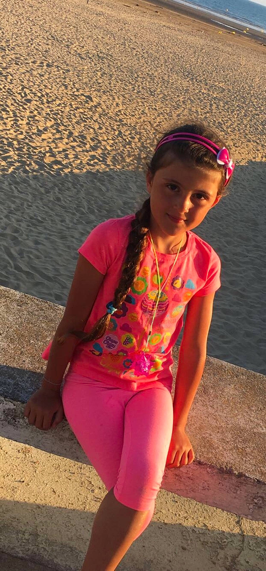 Cassandra participe au concours pour gagner de l'argent avec cette photo : child, clothing, fun, girl, happiness, headgear, human_body, leg, magenta, person, pink, purple, red, shorts, shoulder, smile, standing, summer, textile, toddler