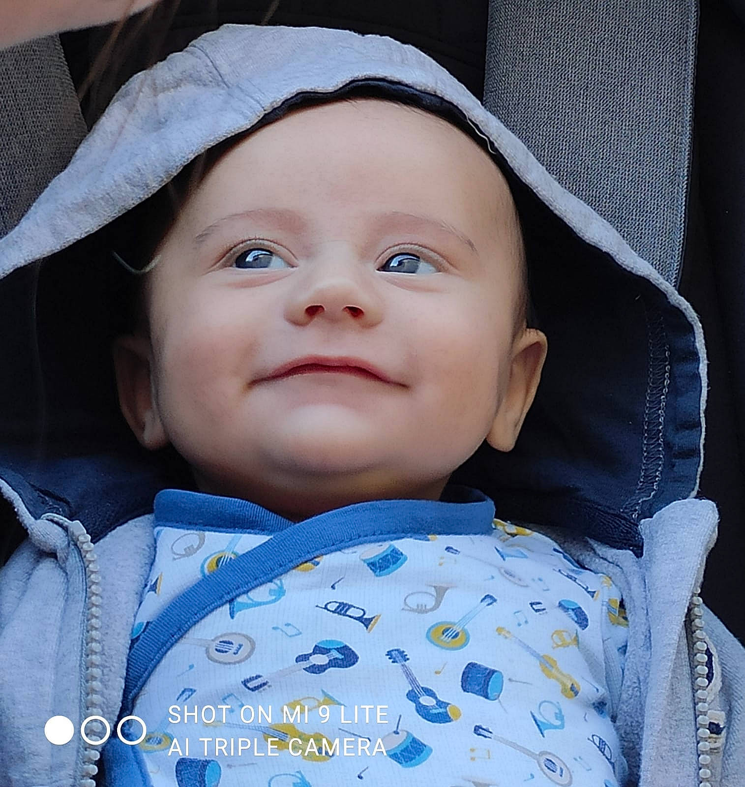 Maylone a rejoint le concours — aidez-le/la à gagner de superbes lots ! baby, baby_toddler_clothing, cap, cheek, chin, cool, eyebrow, eyelash, happy, head, headgear, headwear, iris, lip, nose, outerwear, person, skin, sleeve, smile