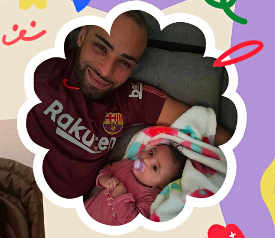 Adelie participe au concours pour gagner de l'argent avec cette photo : man, baby, blanket, couch, smile, pacifier, face, person, indoors, colorful, pattern, clothing, relaxation, cute, doodle, frame, happy, family, resting, casual