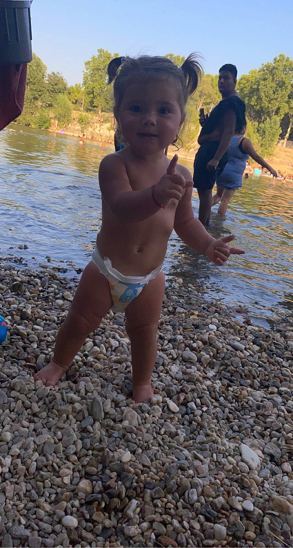 Vayana participe au concours pour gagner de l'argent avec cette photo : barechested, barefoot, brassiere, chest, fun, happy, human_leg, leg, leisure, navel, people_in_nature, people_on_beach, person, sky, swimwear, thigh, toddler, trunk, undergarment, underpants