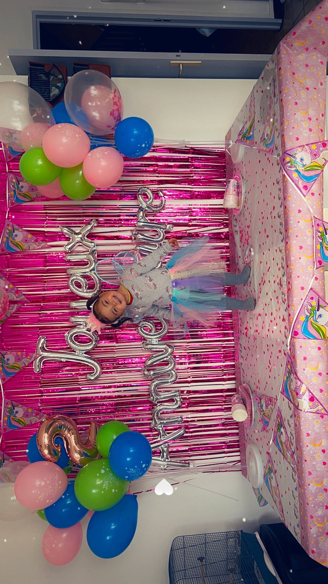 Vayana participe au concours pour gagner de l'argent avec cette photo : art, balloon, blue, circle, event, joy, linens, magenta, material_property, party, party_supply, pattern, person, pink, plastic, product, purple, room, visual_arts