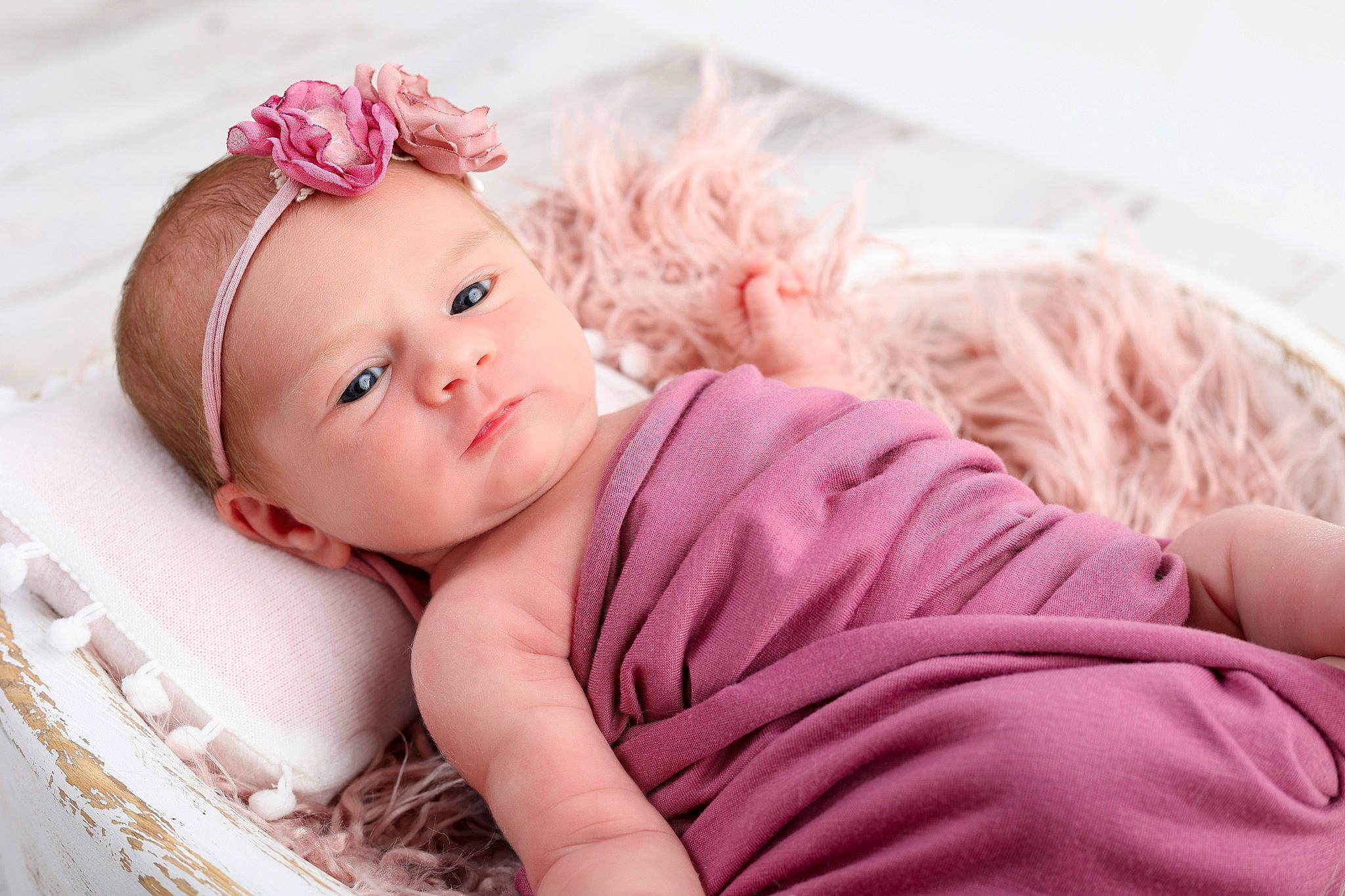 Livia participe au concours pour gagner de l'argent avec cette photo : baby, baby_sleeping, baby_toddler_clothing, cap, cheek, comfort, dress, eye, eyelash, face, happy, headband, headgear, headpiece, headwear, iris, jewellery, linens, person, pink