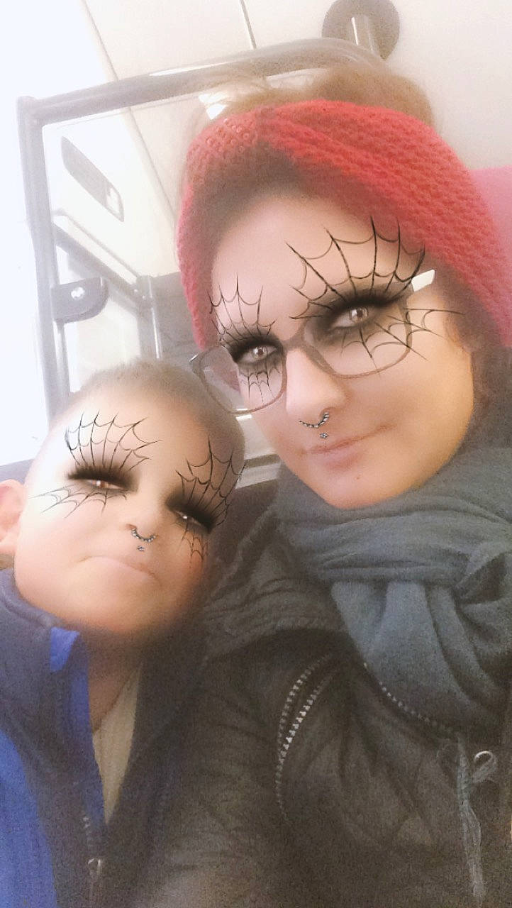 Naël a rejoint le concours — aidez-le/la à gagner de superbes lots ! cheek, eye, eyebrow, eyelash, face, forehead, hair, illustration, person, selfie