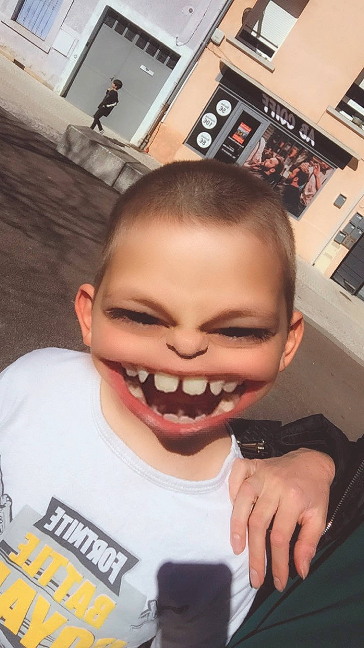 Naël a rejoint le concours — aidez-le/la à gagner de superbes lots ! cheek, child, chin, cool, eyebrow, face, facial_expression, forehead, fun, hair, hairstyle, head, headwear, jaw, lip, mouth, nose, organ, person, selfie