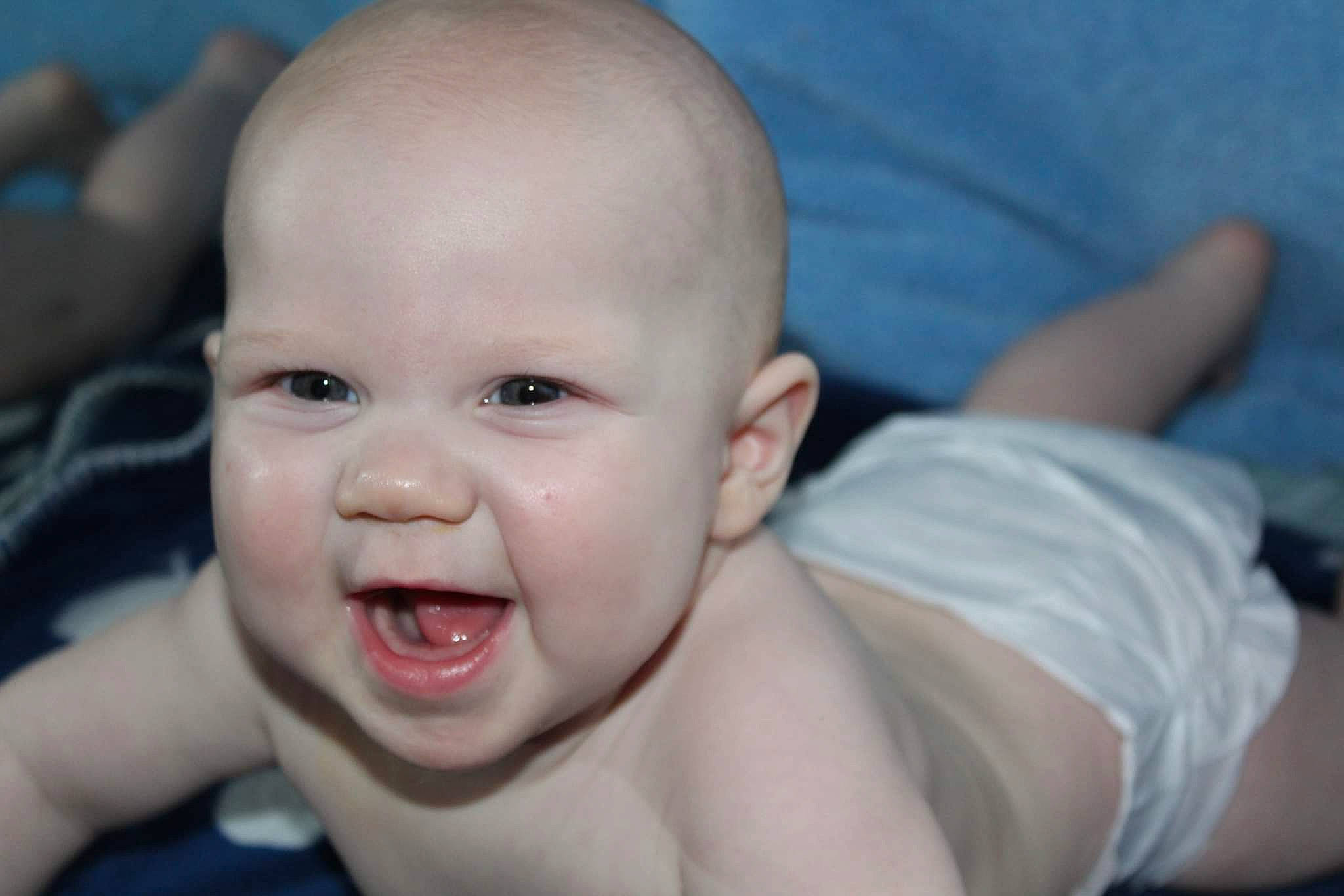 Lexandre a rejoint le concours — aidez-le/la à gagner de superbes lots ! baby, cheek, ear, eye, eyebrow, eyelash, face, finger, flash_photography, gesture, happy, human_body, iris, lip, mouth, nose, person, skin, smile, toddler
