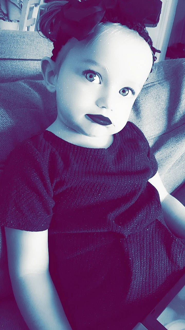 Emilie a rejoint le concours — aidez-le/la à gagner de superbes lots ! art, baby, baby_toddler_clothing, cheek, child, doll, eyebrow, eyelash, flash_photography, fur, happy, iris, lip, magenta, monochrome_photography, nose, person, sleeve, t_shirt, toddler