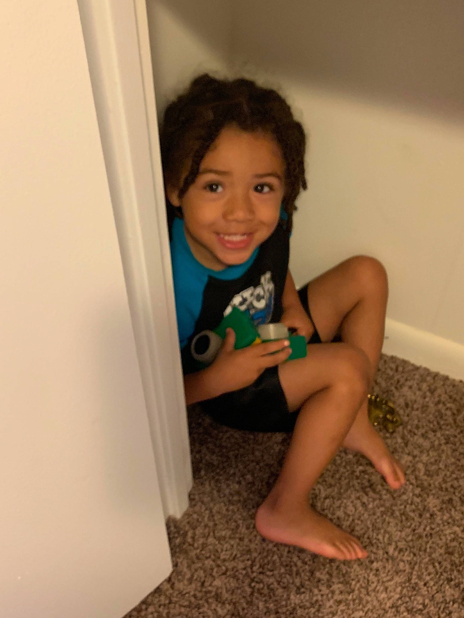 Dre is registered to the contest to win money with this photo: arm, child, human_leg, joy, knee, leg, long_hair, person, sitting, smile, thigh, toddler