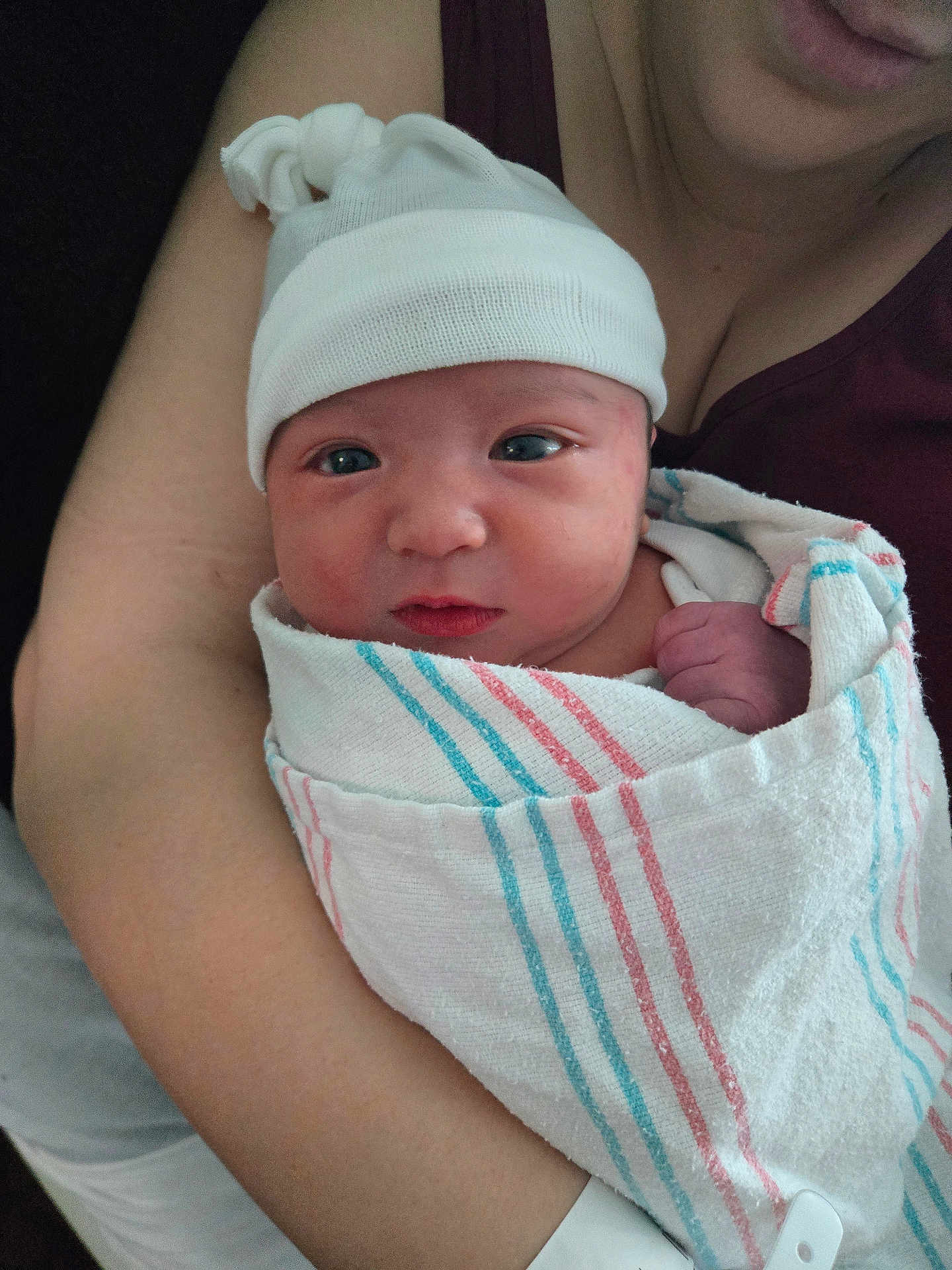 Juliana is registered to the contest to win money with this photo: newborn, baby, infant, wrapped, blanket, hat, hospital, person, arm, skin, face, closeup, newborn_baby, cuddle, parent, holding, resting, cute, young, comfort