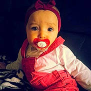 Lola participe au concours pour gagner de l'argent avec cette photo :