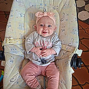 Meïlly participe au concours pour gagner de l'argent avec cette photo : animal_print, apparel, baby, baby_seat, child, clothing, cushion, cute, floor, footwear, happy, headband, indoor, infant, person, pink, portrait, sitting, smiling, young
