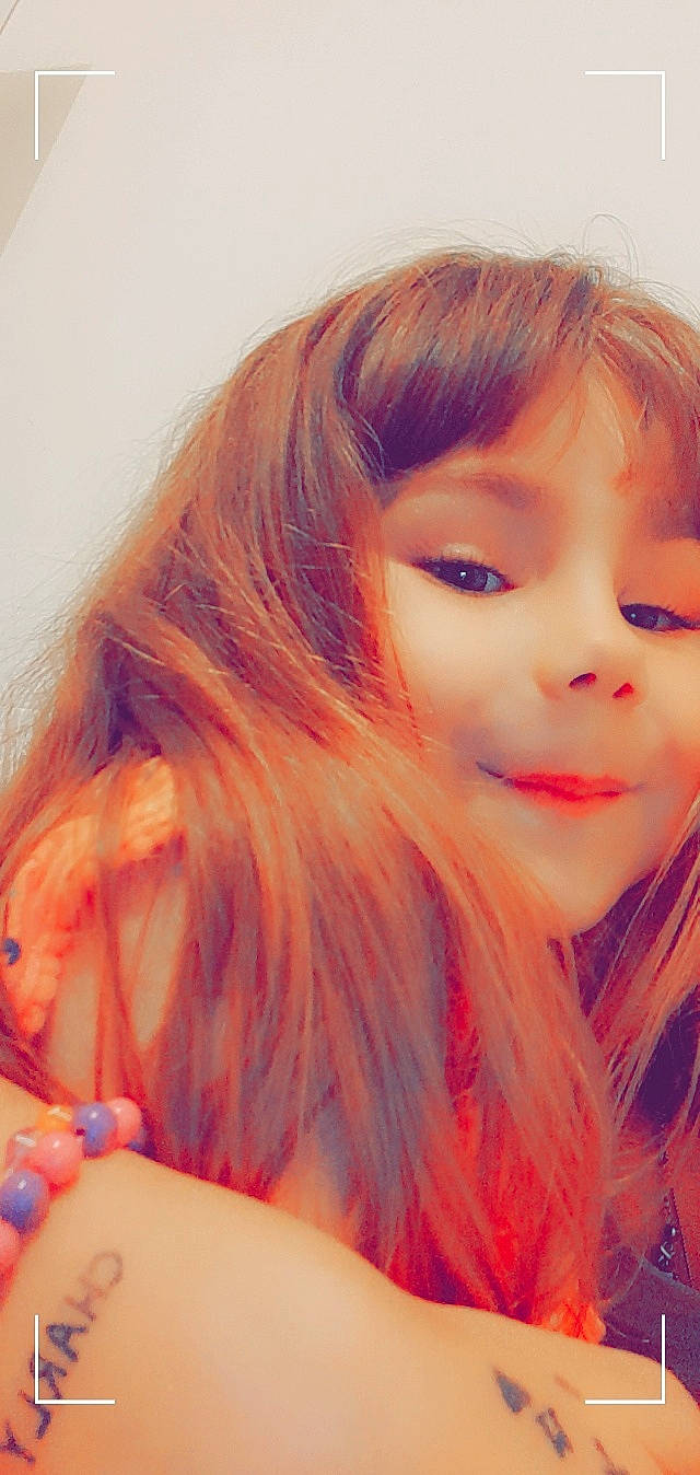 Tina a rejoint le concours — aidez-le/la à gagner de superbes lots ! bangs, blond, eyelash, fawn, happy, iris, jaw, layered_hair, lip, liver, long_hair, magenta, mouth, nose, peach, person, red_hair, skin, step_cutting, toy