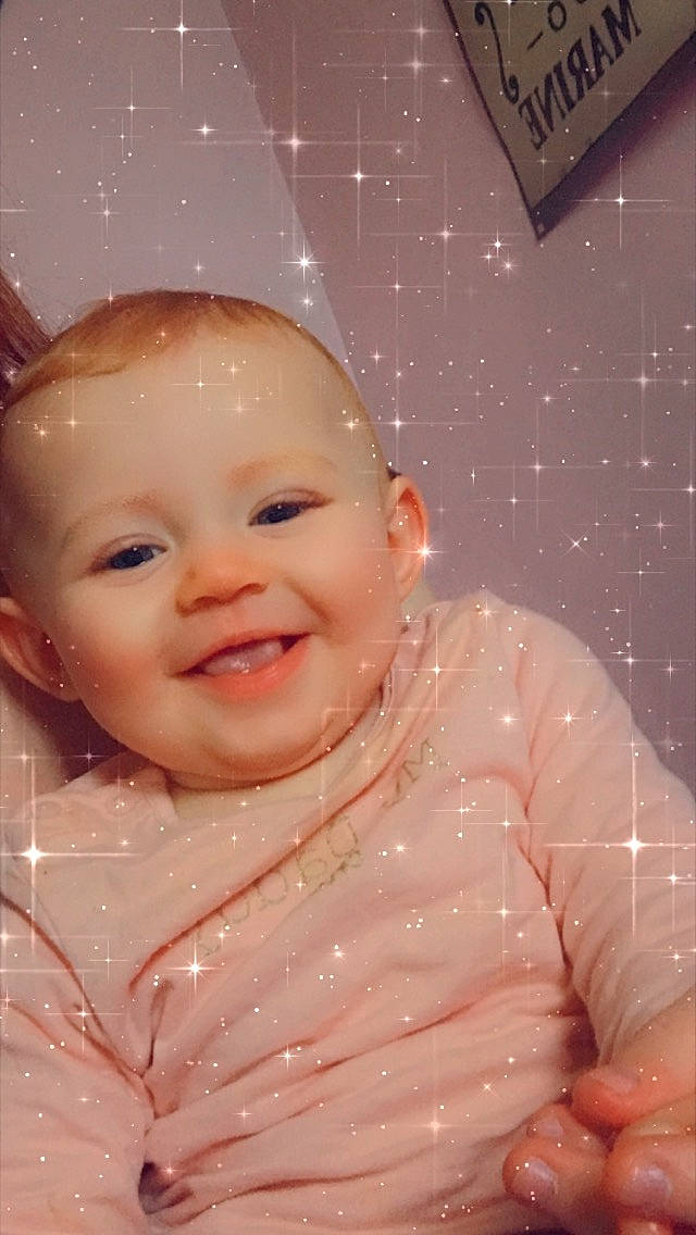 Mya a rejoint le concours — aidez-le/la à gagner de superbes lots ! baby, baby_laughing, baby_toddler_clothing, cheek, child, chin, eye, eyebrow, fun, happy, human_body, iris, joy, lip, mouth, nose, person, pink, skin, sleeve