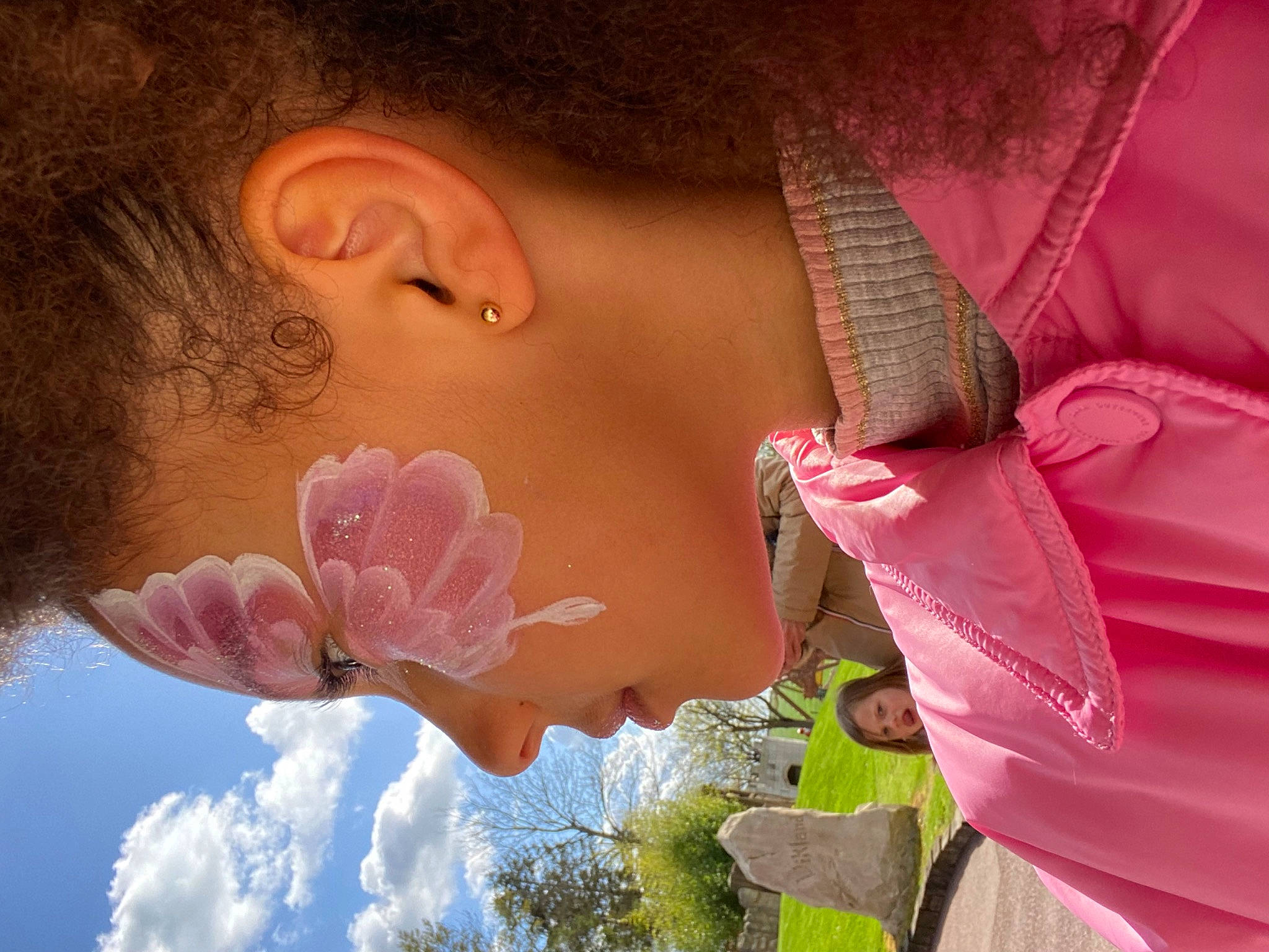 Feryel a rejoint le concours — aidez-le/la à gagner de superbes lots ! abdomen, art, botany, chest, cloud, eyelash, flower, happy, leaf, lip, nail, organism, peach, person, petal, pink, plant, sky, spring, tree