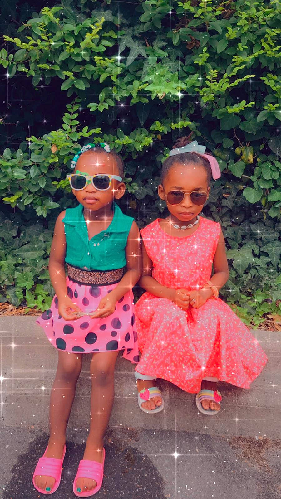 Rachelle a rejoint le concours — aidez-le/la à gagner de superbes lots ! child, dress, eyewear, fun, glasses, person, pink, smile, summer, sunglasses, toddler, vacation