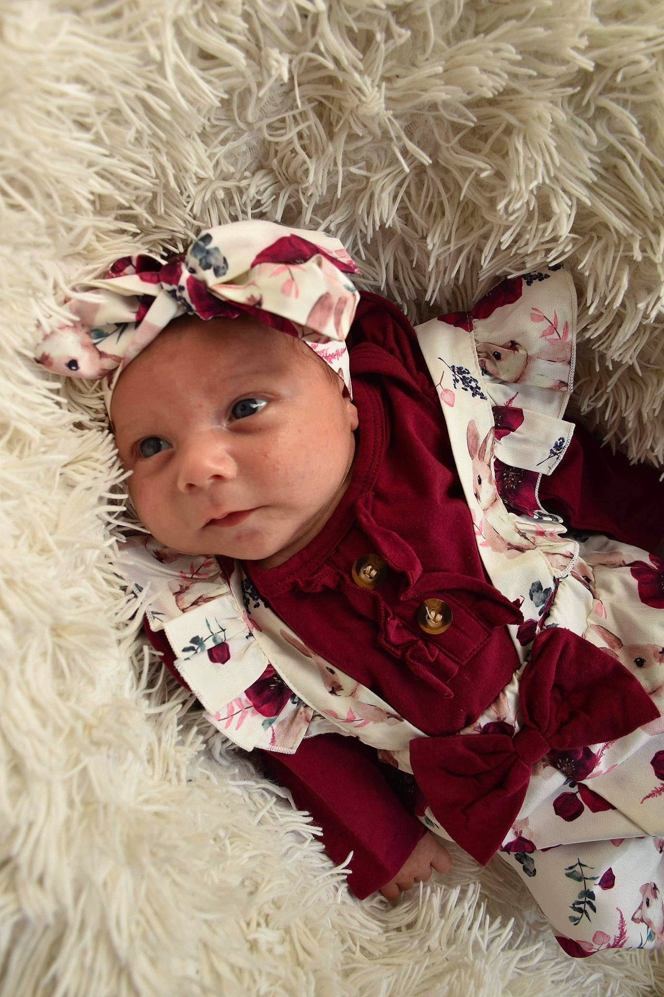 Kaëlya participe au concours pour gagner de l'argent avec cette photo : baby, baby_toddler_clothing, child, costume, costume_hat, fashion_accessory, fun, fur, fur_clothing, happy, head, headgear, headpiece, headwear, magenta, people, person, sitting, toddler, tradition