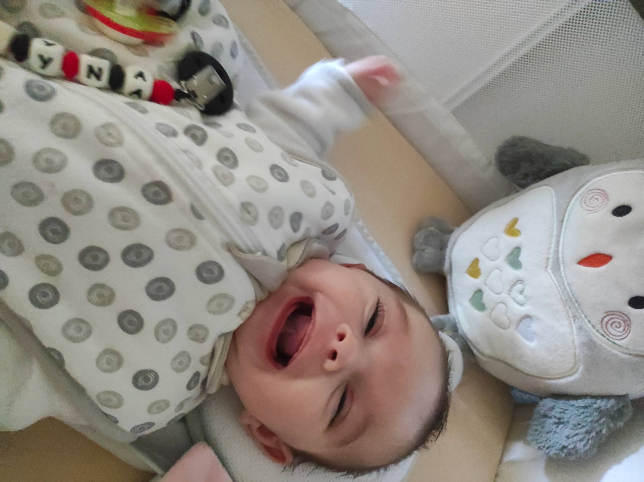 Catalyna a rejoint le concours — aidez-le/la à gagner de superbes lots ! baby, baby_products, baby_safety, baby_sleeping, baby_toddler_clothing, child, comfort, happy, pattern, person, product, room, sleeve, smile, textile, toddler, white