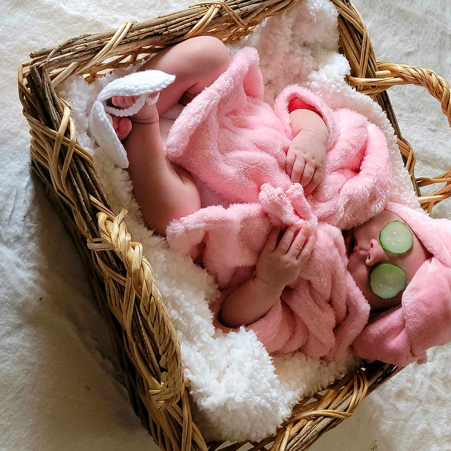 Isabella joined the competition — help win amazing prizes! bag, basket, beige, costume_hat, craft, creative_arts, cut_flowers, fashion_accessory, flower, hair_accessory, hat, headpiece, jewellery, linens, magenta, peach, petal, storage_basket, wedding_ceremony_supply, wool
