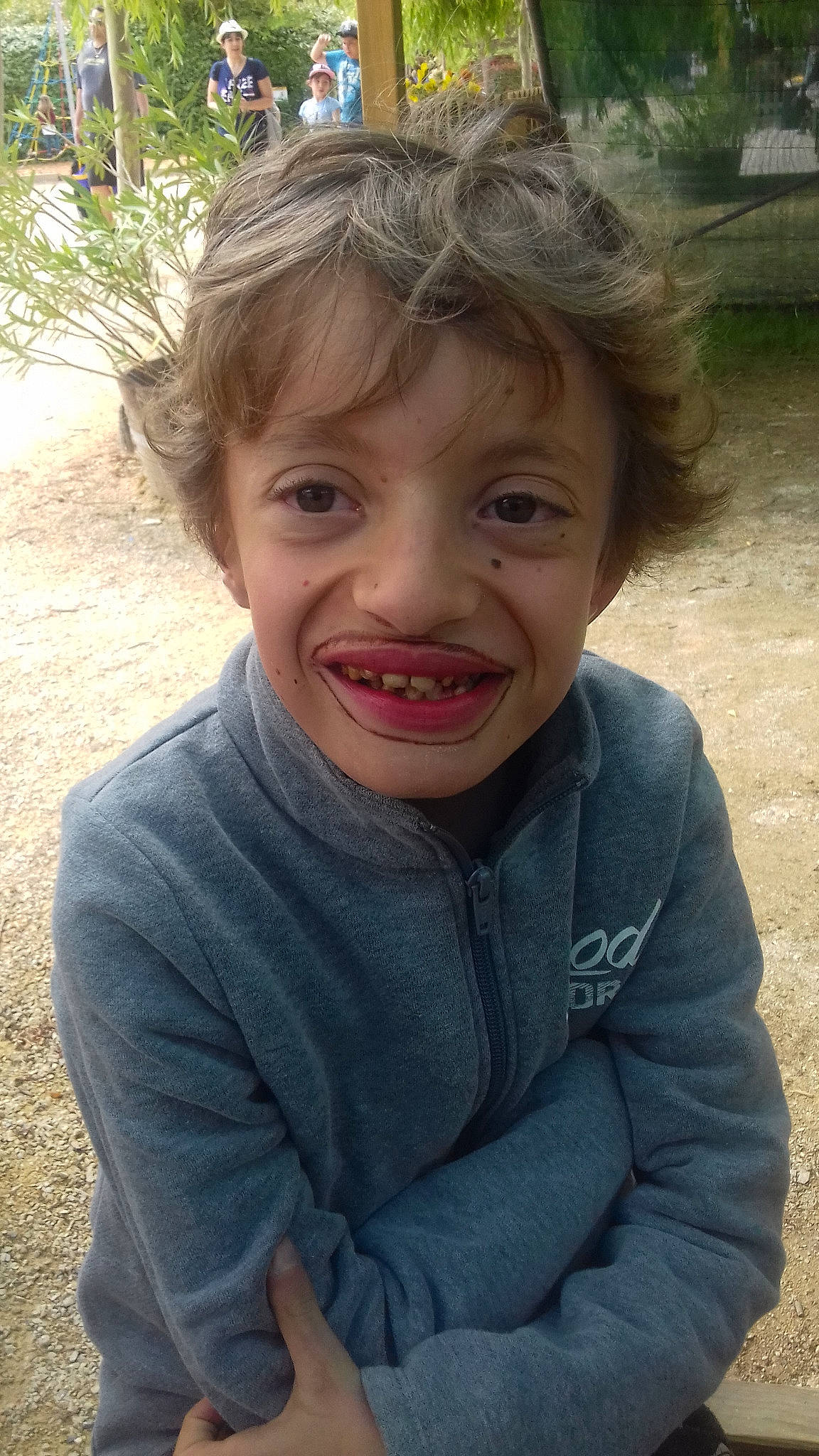 Leopold participe au concours pour gagner de l'argent avec cette photo : child, chin, face, facial_expression, hair, happy, head, jaw, joy, laugh, lip, mouth, nose, person, portrait, skin, smile, tooth