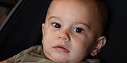 Alvaro a rejoint le concours — aidez-le/la à gagner de superbes lots ! baby, babywear, child, closeup, clothing, curious, cute, expression, eyes, face, head, human, indoors, infant, person, portrait, seated, skin, soft_lighting, young
