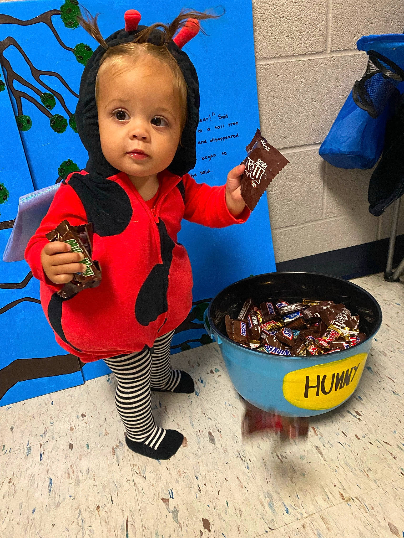 Ivey is registered to the contest to win money with this photo: baby, baby_toddler_clothing, blue, bucket, chair, child, comfort_food, cuisine, electric_blue, food, fun, happy, junk_food, luggage_and_bags, orange, people, person, play, sitting, t_shirt