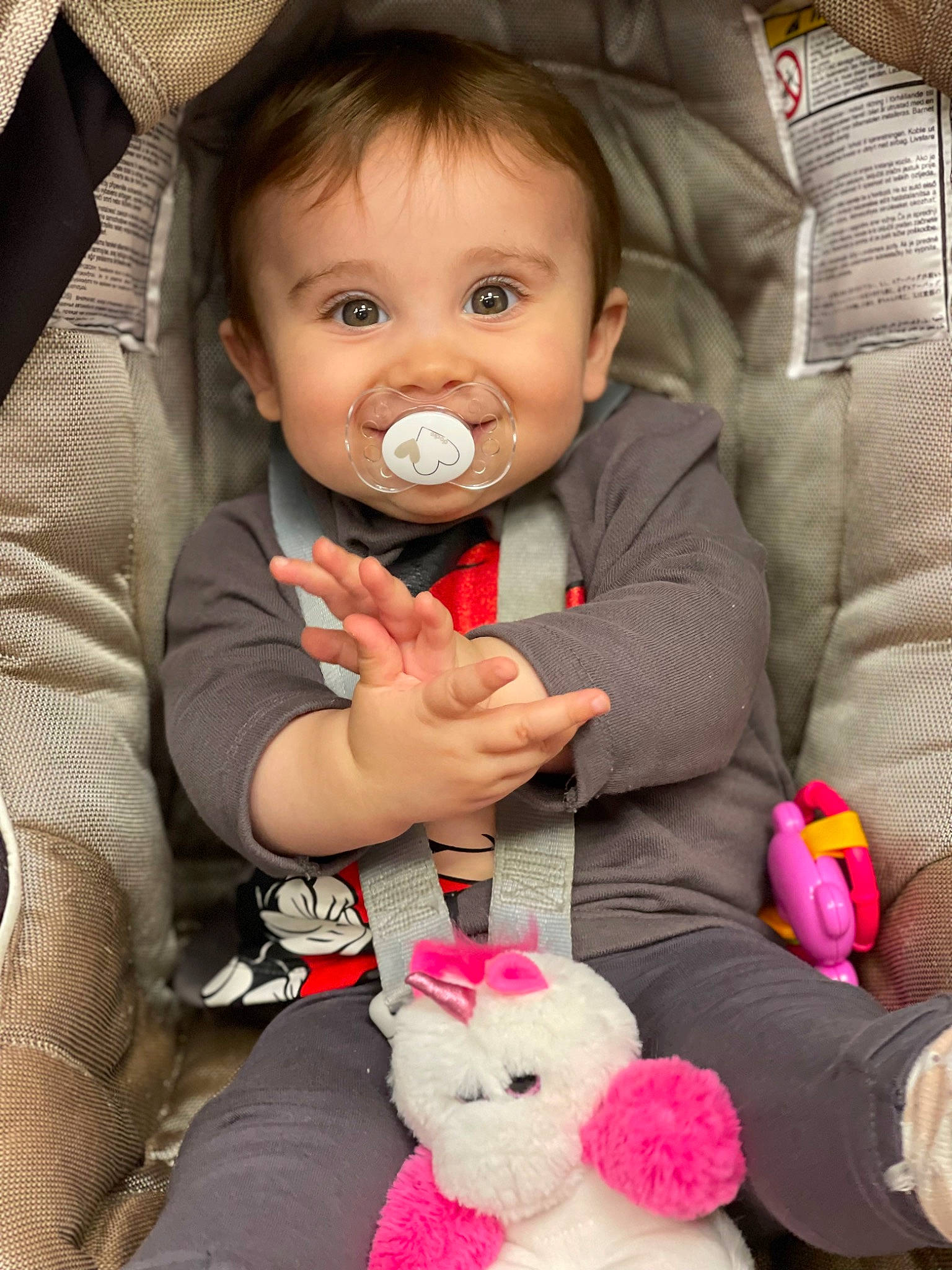 Alexia a rejoint le concours — aidez-le/la à gagner de superbes lots ! arm, baby, baby_carriage, baby_products, baby_toddler_clothing, cheek, child, comfort, eye, face, finger, fun, hand, happy, head, iris, joy, person, pink, skin