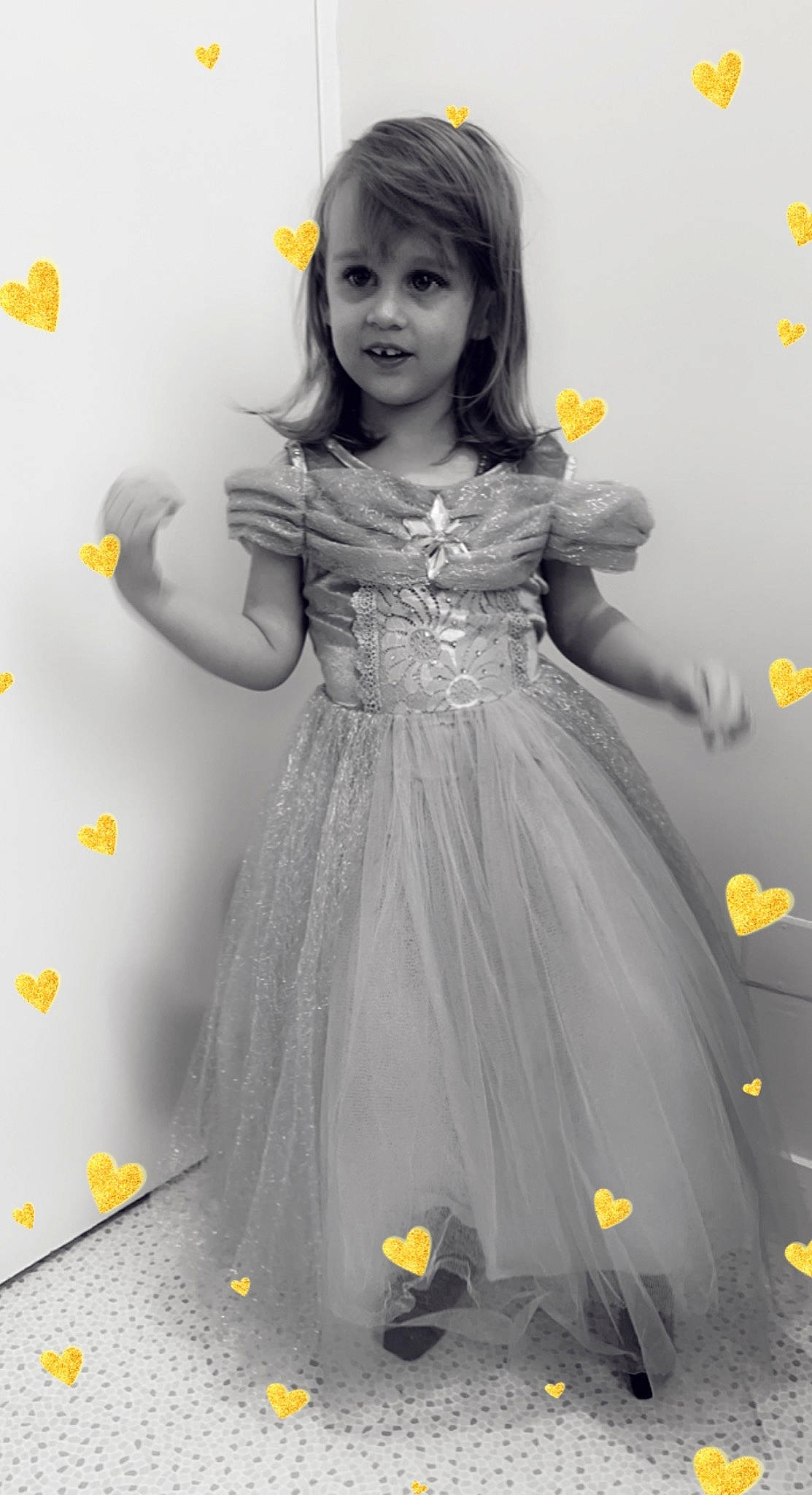 Séléna participe au concours pour gagner de l'argent avec cette photo : bridal_party_dress, day_dress, dress, event, eye, fashion_design, flash_photography, flooring, formal_wear, gesture, gown, hair, happy, joint, long_hair, one_piece_garment, person, standing, toy, waist