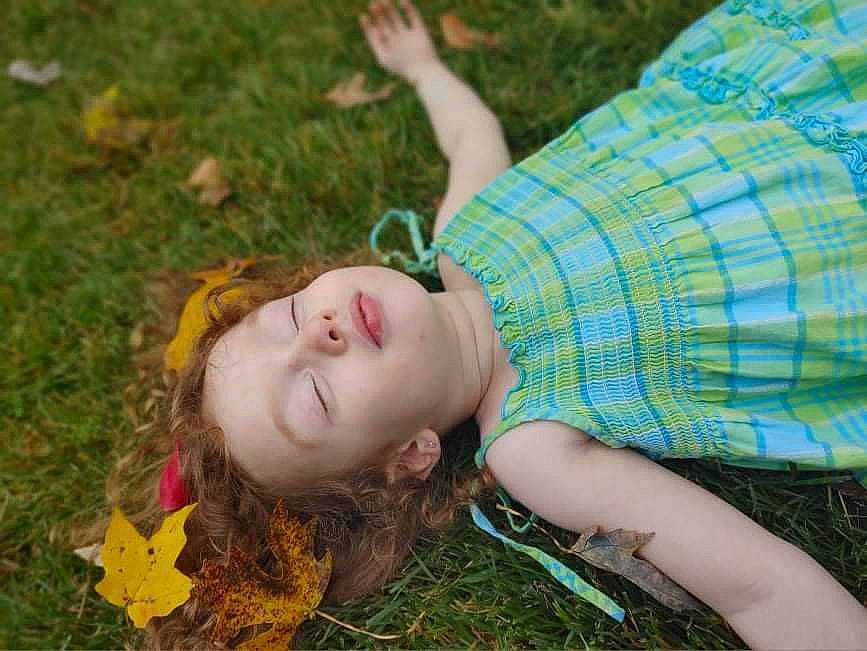 Annebelle is registered to the contest to win money with this photo: blond, brown_hair, fawn, flash_photography, fun, grass, grass_family, grassland, happy, lawn, leaf, leisure, lip, meadow, pattern, people_in_nature, person, plaid, plant, sitting