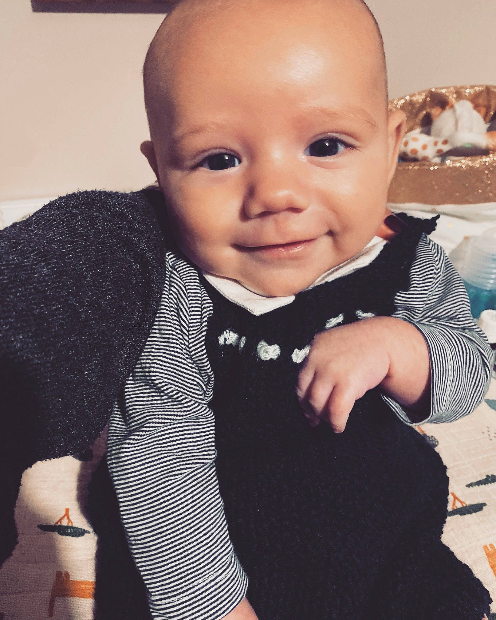 Paco participe au concours pour gagner de l'argent avec cette photo : baby, baby_toddler_clothing, cheek, child, collar, eye, face, finger, flash_photography, formal_wear, happy, iris, joy, lip, nose, outerwear, pattern, person, skin, sleeve