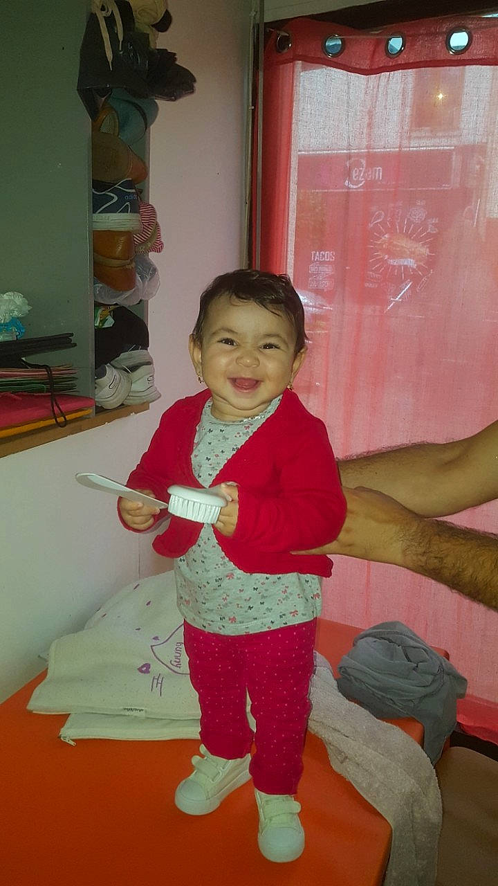 Lycia Maya a rejoint le concours — aidez-le/la à gagner de superbes lots ! child, joy, person, standing, toddler