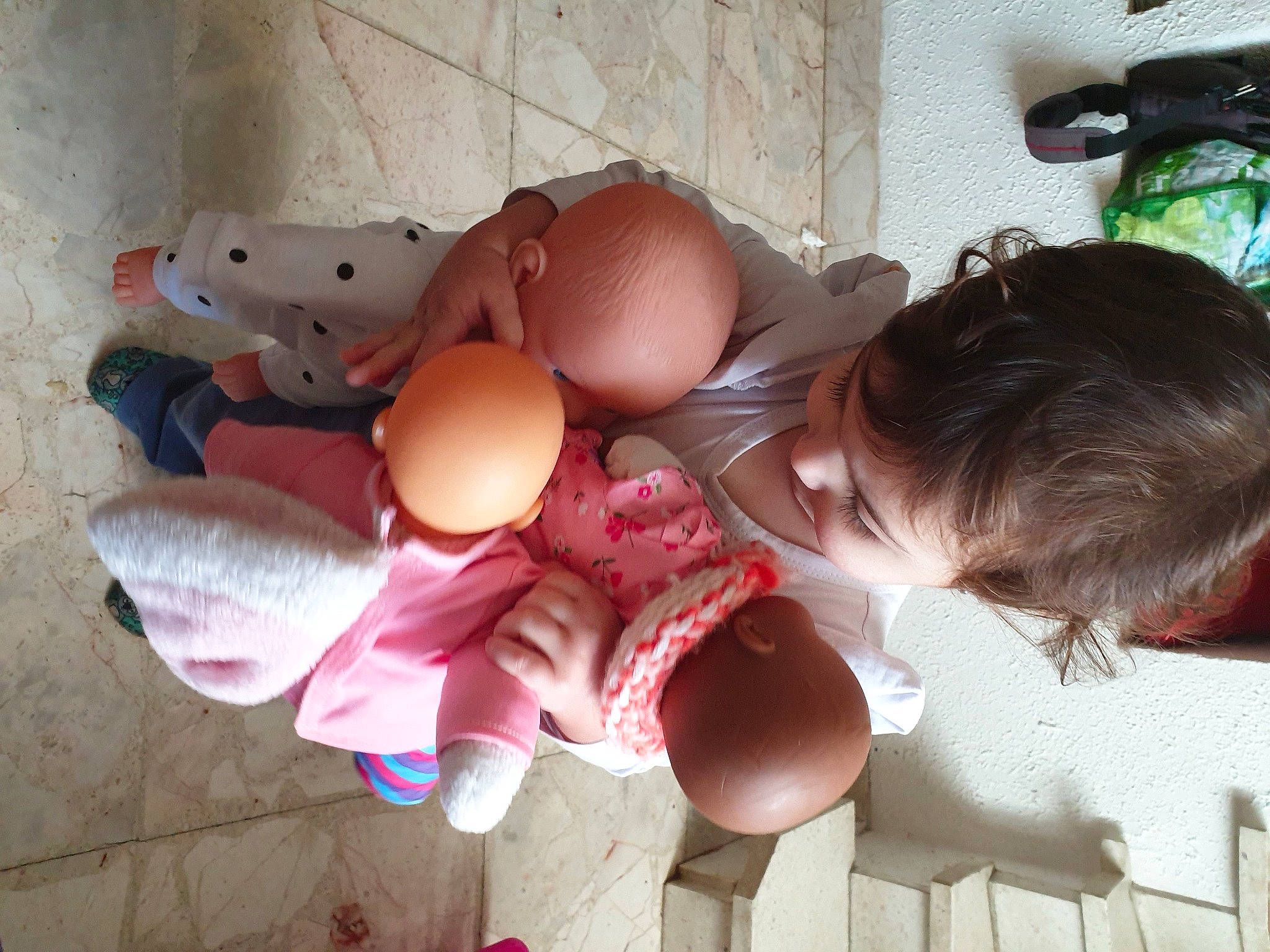 Enola a rejoint le concours — aidez-le/la à gagner de superbes lots ! baby, baby_products, baby_toddler_clothing, baby_toys, human, peach, person, pink, plush, stuffed_toy, toy