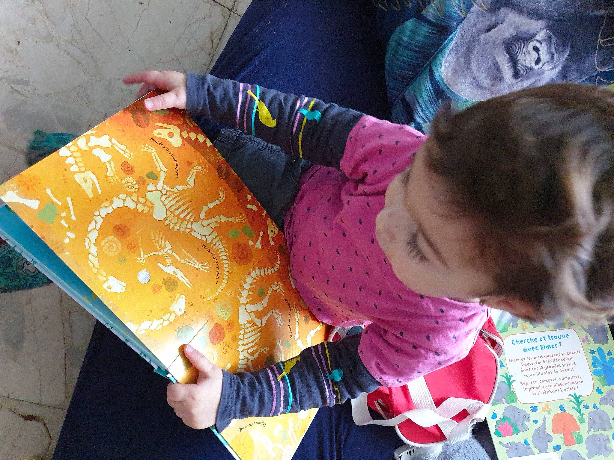 Enola participe au concours pour gagner de l'argent avec cette photo : baby, baby_toddler_clothing, curious, learning, person, play, toddler