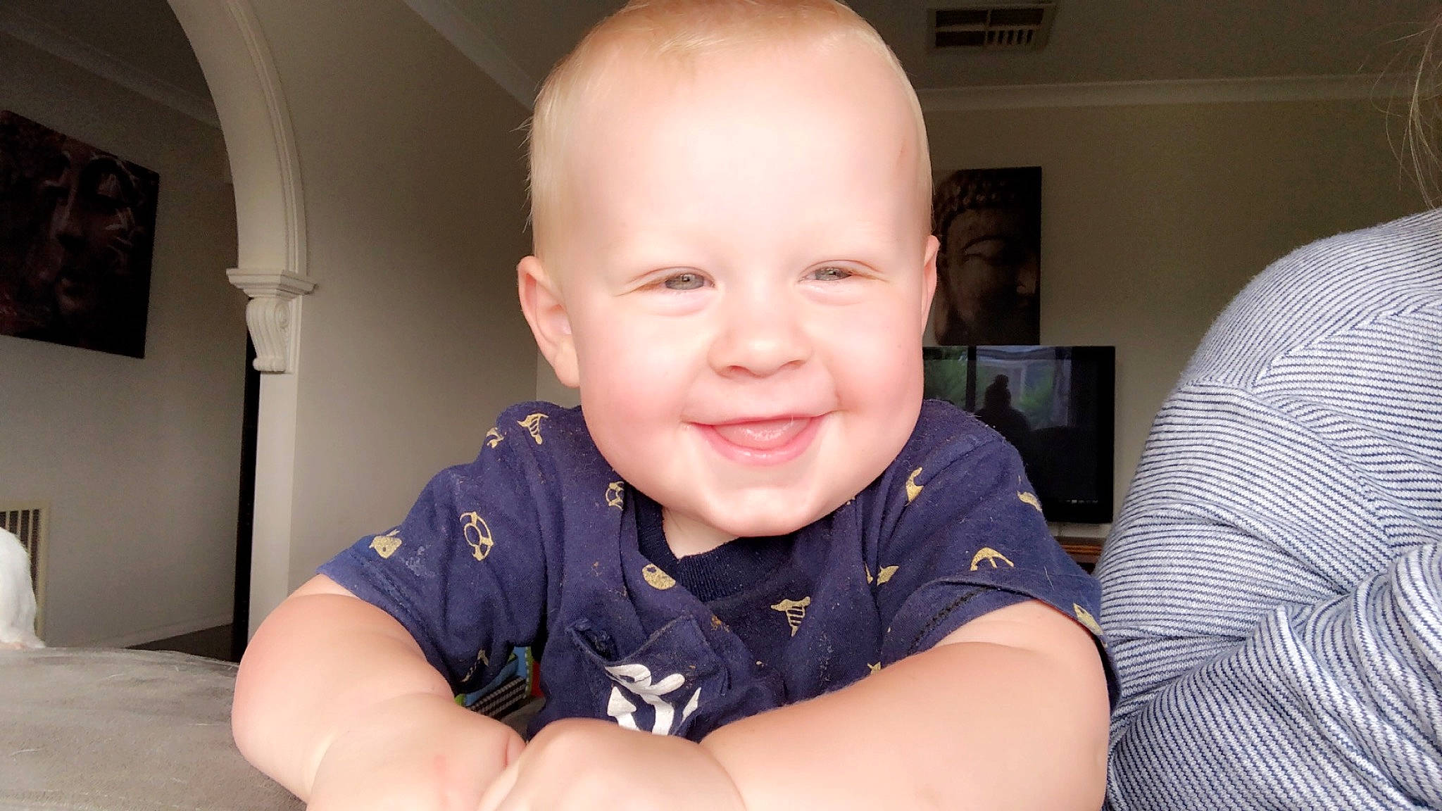 Levii is registered to the contest to win money with this photo: arm, baby, cheek, child, chin, face, facial_expression, finger, forehead, hand, head, joy, leg, lip, male, nose, person, sitting, skin, smile