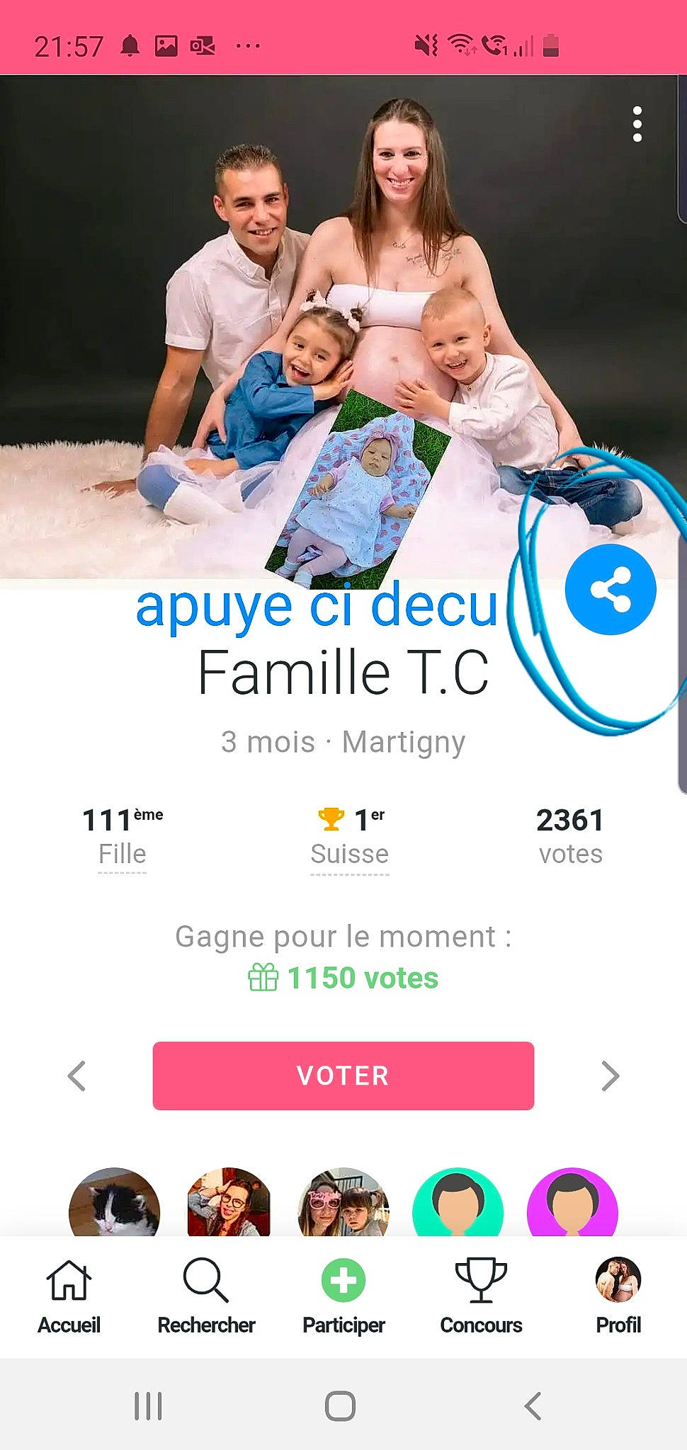 Famille T.c participe au concours pour gagner de l'argent avec cette photo : advertising, communication_device, community, event, facial_expression, font, gadget, gesture, happy, joy, leisure, people, person, photograph, poster, product, screenshot, sharing, shorts, technology