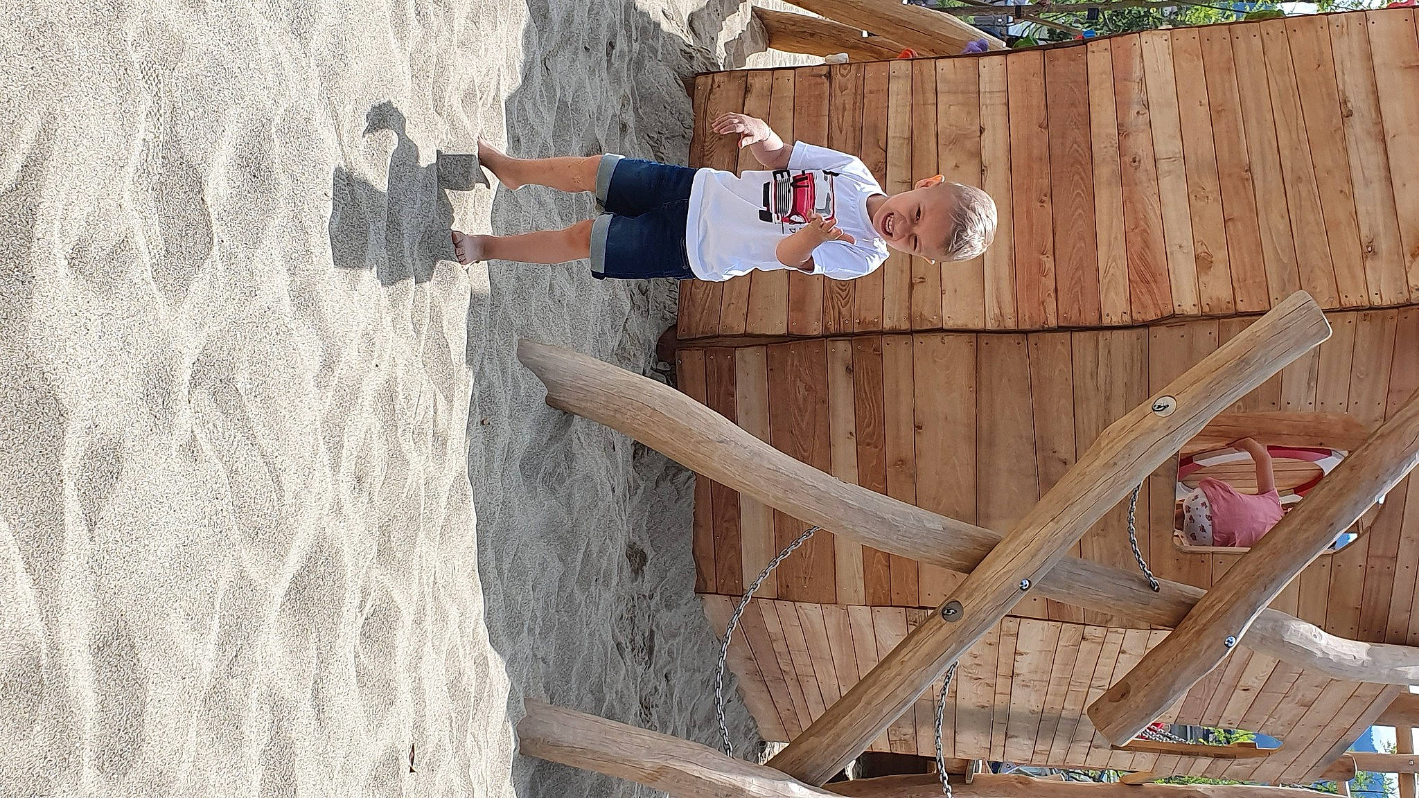 William participe au concours pour gagner de l'argent avec cette photo : brickwork, composite_material, concrete, deck, handrail, hardwood, hat, landscape, leisure, lumber, outdoor_shoe, person, plank, plywood, shadow, siding, walking_shoe, wall, wood, wood_stain