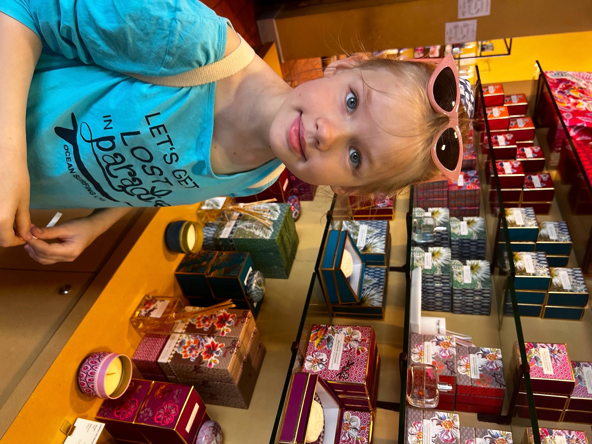 Sasha participe au concours pour gagner de l'argent avec cette photo : child, collection, convenience_store, eyewear, fun, games, joy, machine, person, publication, recreation, retail, room, t_shirt, toddler, toy