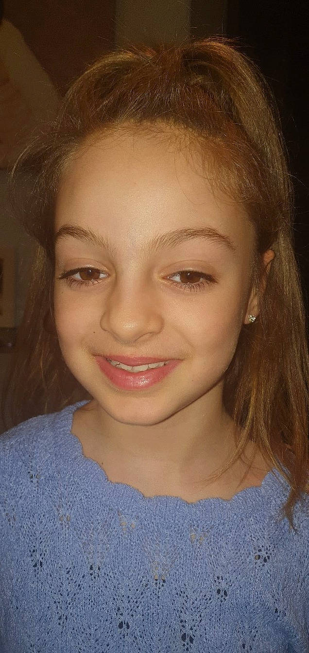 Gloria a rejoint le concours — aidez-le/la à gagner de superbes lots ! black_hair, cheek, chin, cosmetic_dentistry, ear, eye, eyebrow, eyelash, flash_photography, forehead, happy, iris, jaw, joy, layered_hair, lip, makeover, nose, person, skin