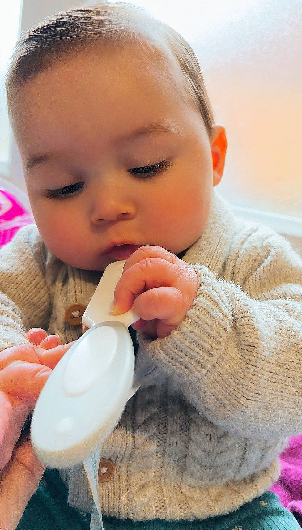 Tylio participe au concours pour gagner de l'argent avec cette photo : baby, baby_grabbing_for_something, baby_toddler_clothing, cheek, child, drinkware, ear, eyelash, finger, gesture, hand, lip, mouth, nail, neck, nose, person, skin, sleeve, thumb