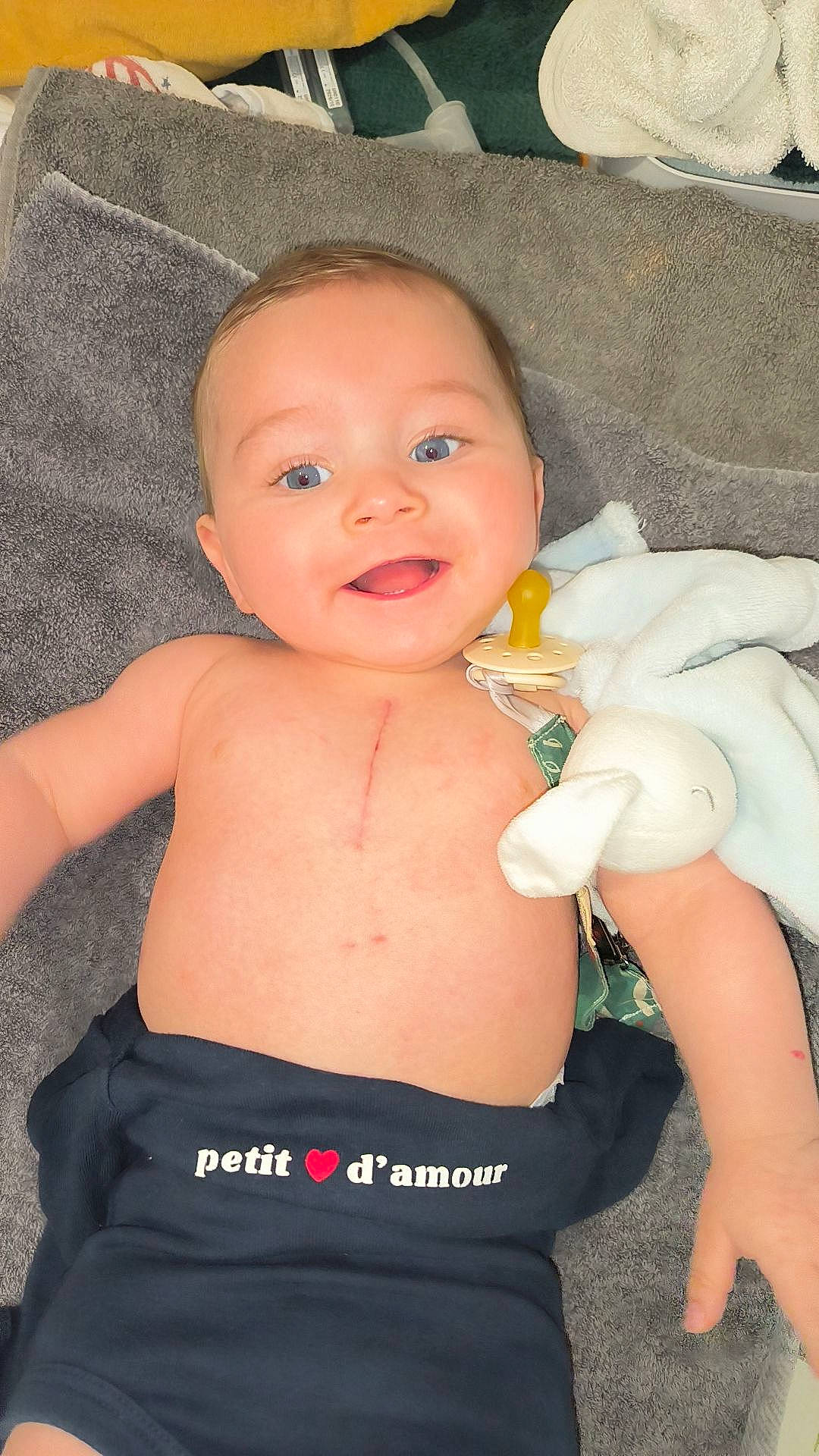 Tylio a rejoint le concours — aidez-le/la à gagner de superbes lots ! baby, baby_toddler_clothing, cheek, chest, eye, finger, happy, human_body, joint, joy, leg, lip, neck, nose, organ, person, pink, product, skin, smile