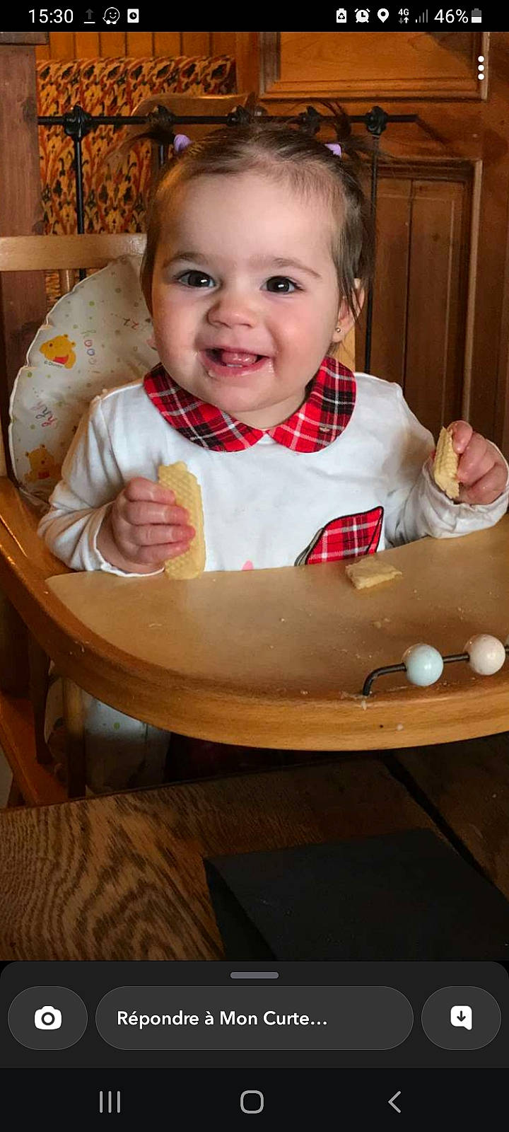 Hylesia a rejoint le concours — aidez-le/la à gagner de superbes lots ! baby, baby_toddler_clothing, chair, cheek, child, dress, face, facial_expression, food_craving, happy, head, iris, joy, mouth, person, sitting, skin, sleeve, smile, tableware